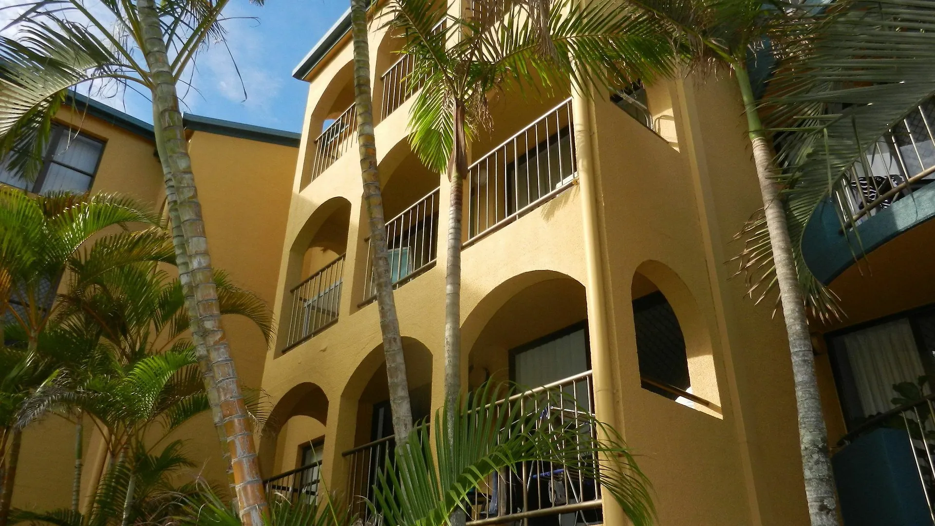 *** Resort Kalua Holiday Apartments Maroochydore Australia